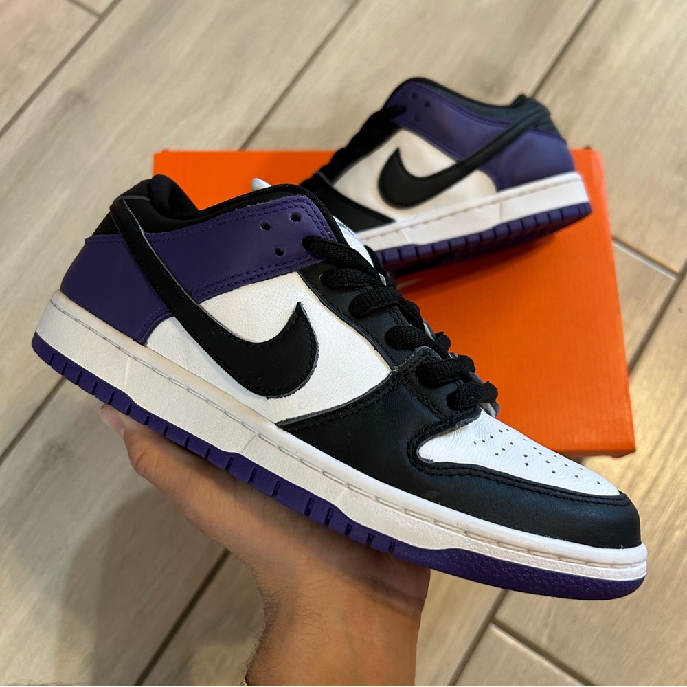 NIKE DUNK LOW SB COURT PURPLE/BLACK/WHITE Size 7.5